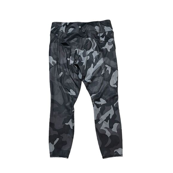 ATHLETA Camo Contender 7/8 Tight Legging Black Gray Size Large - Picture 3 of 8